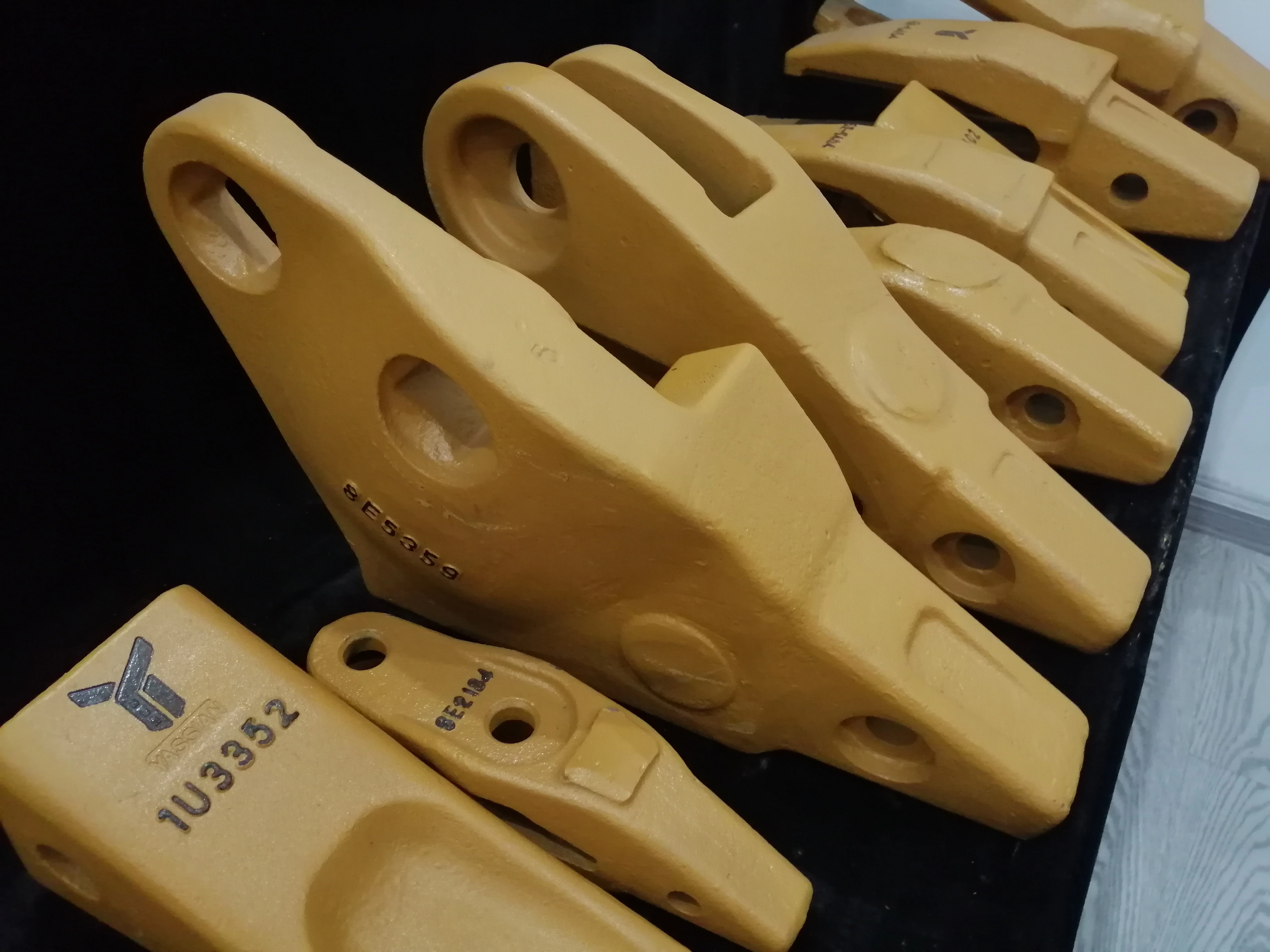 Heavy Duty Long Bucket Tip Heavy Duty Long Bucket Tip