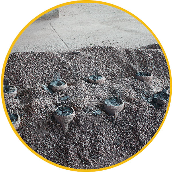4-Pouring-Molten-Metal